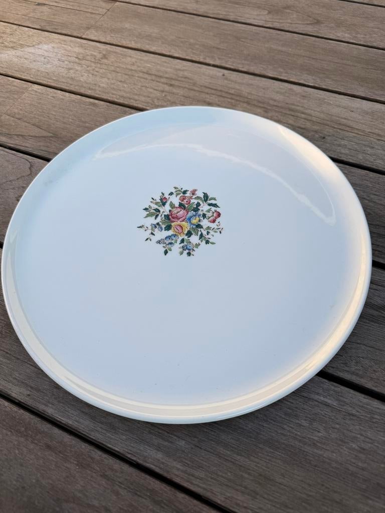 Wedgwood Conway taartschaal 33 cm, Ophalen of Verzenden, Zo goed als nieuw, Porselein