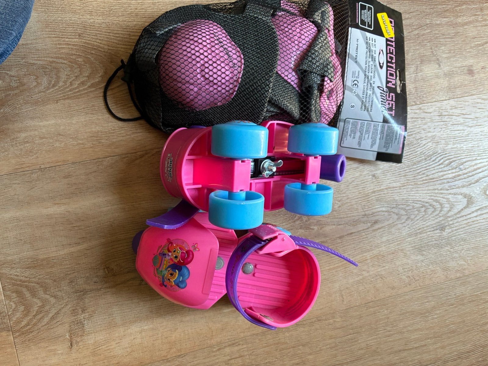 Nieuwe junior knie beschermers en rolschaatsen, Ophalen of Verzenden, Zo goed als nieuw