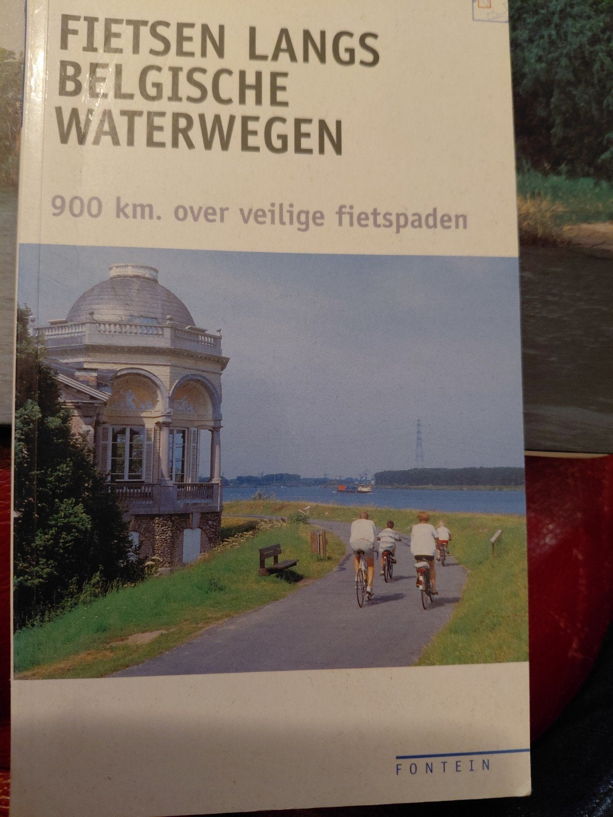Fietsen langs Belgische Waterwegen - 900 km veilige fietspa, Fiets- of Wandelgids, Ophalen of Verzenden, Zo goed als nieuw, Benelux