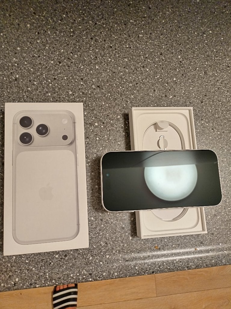 Iphone 17 Pro 256GB, Telecommunicatie, Mobiele telefoons | Apple iPhone, Gebruikt, Zonder abonnement, Zilver, 95 %