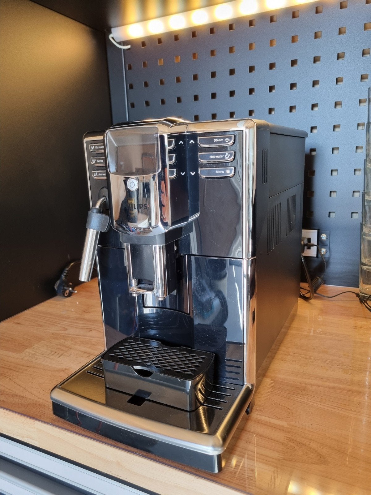 Philips EP5310/10 volautomatische koffiemachine, Witgoed en Apparatuur, Koffiezetapparaten, Ophalen, Gebruikt, Koffiebonen, Combi