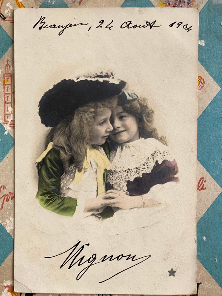 24-8-1904 Mignon - kindjes met lang haar (GO), Ophalen of Verzenden, Voor 1920, Gelopen, Kinderen