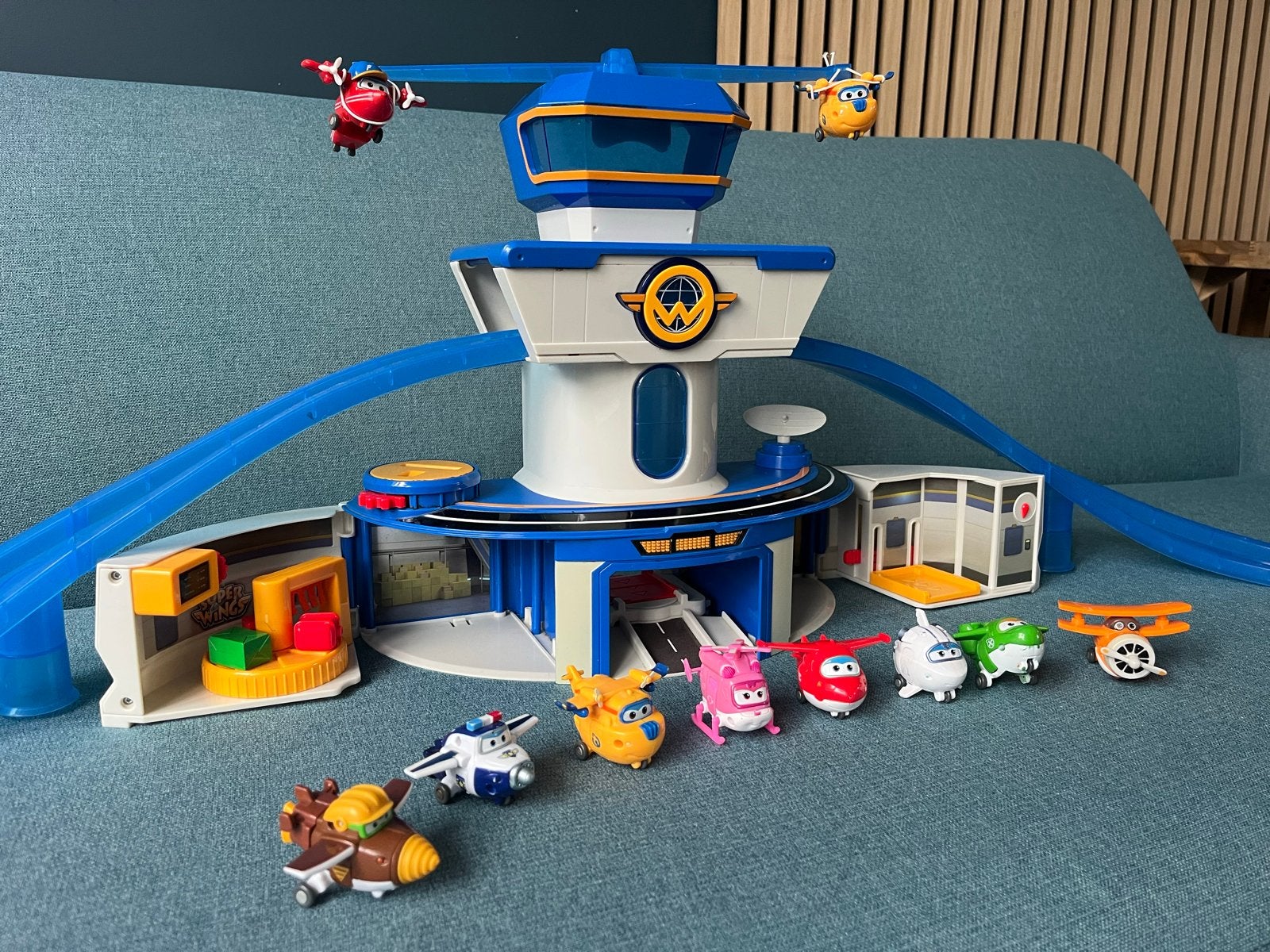 Super Wings Luchthaven Speelset met 10 Vliegtuigjes, Ophalen of Verzenden, Gebruikt