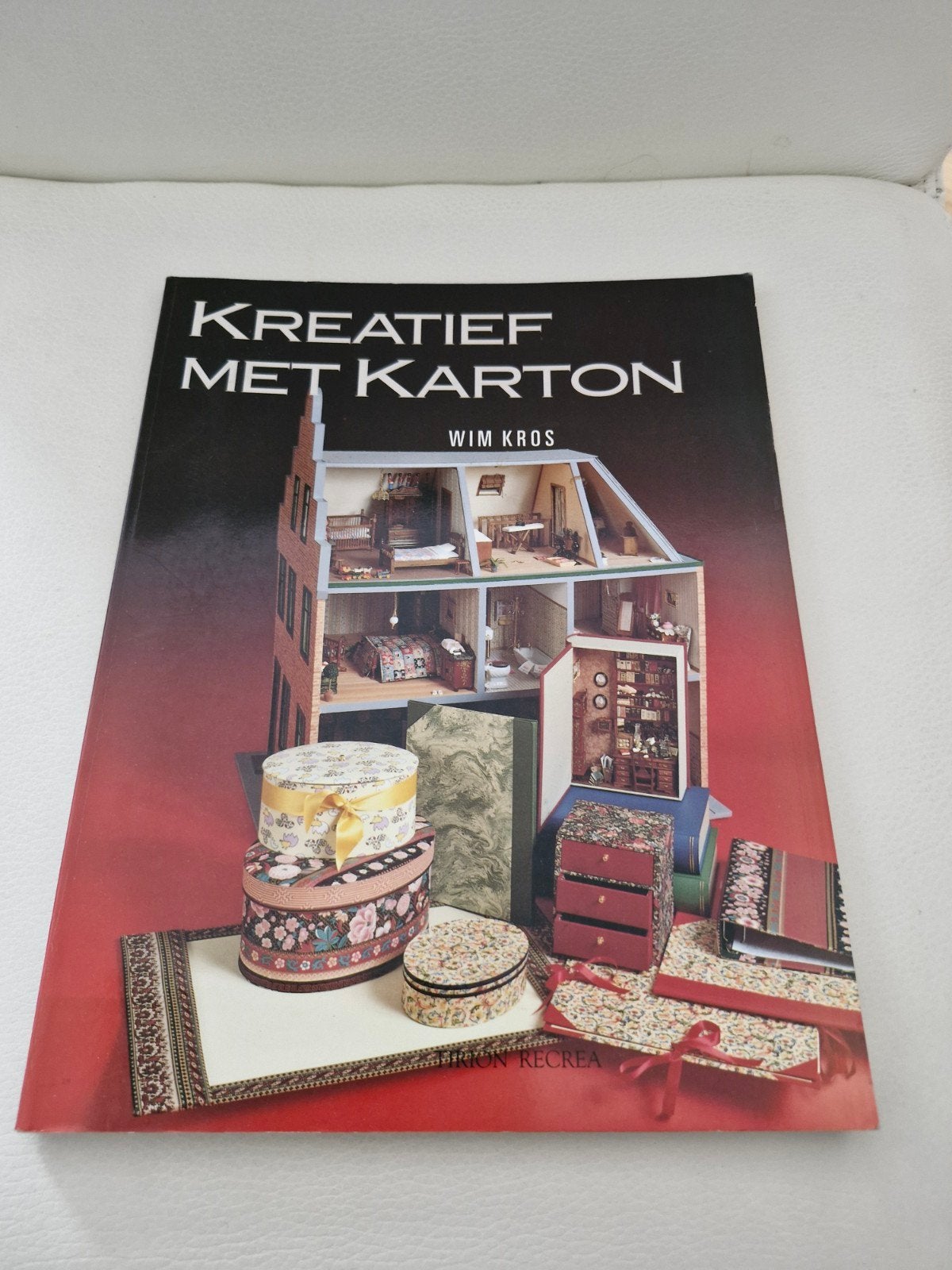 Kreatief met Karton - Wim Kros (Hobbyboek), Gelezen, Ophalen of Verzenden, Scrapbooking en Knutselen, Wim Kros