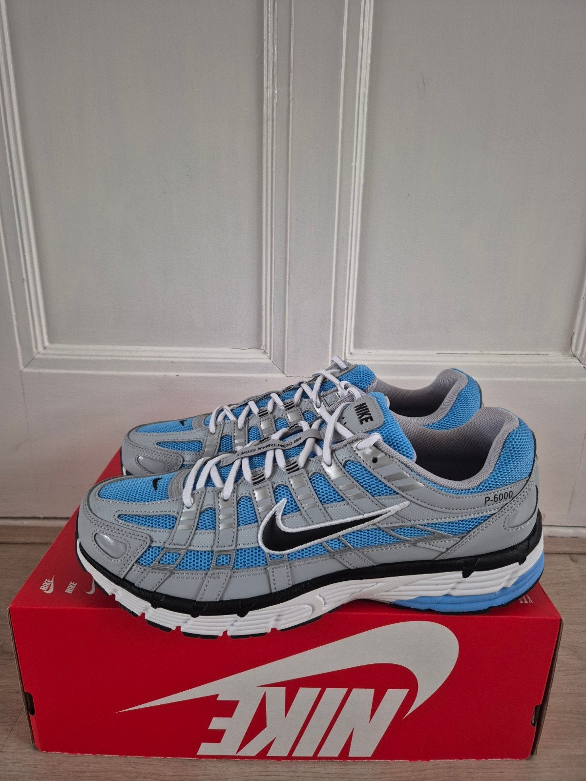 Nike P-6000 Wolf Grey University Blue, Overige kleuren, Nike, Nieuw, Ophalen of Verzenden