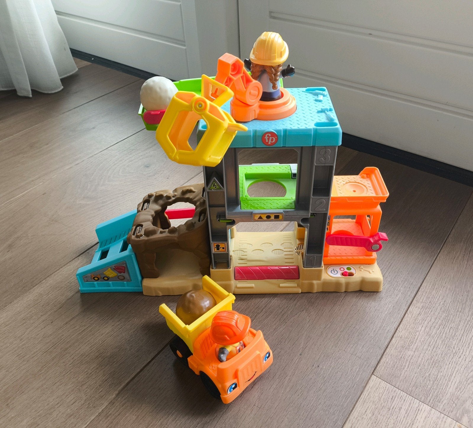 Fisher Price bouwplaats met muziek en beweegbare onderdelen, Ophalen of Verzenden, Gebruikt, Speelset