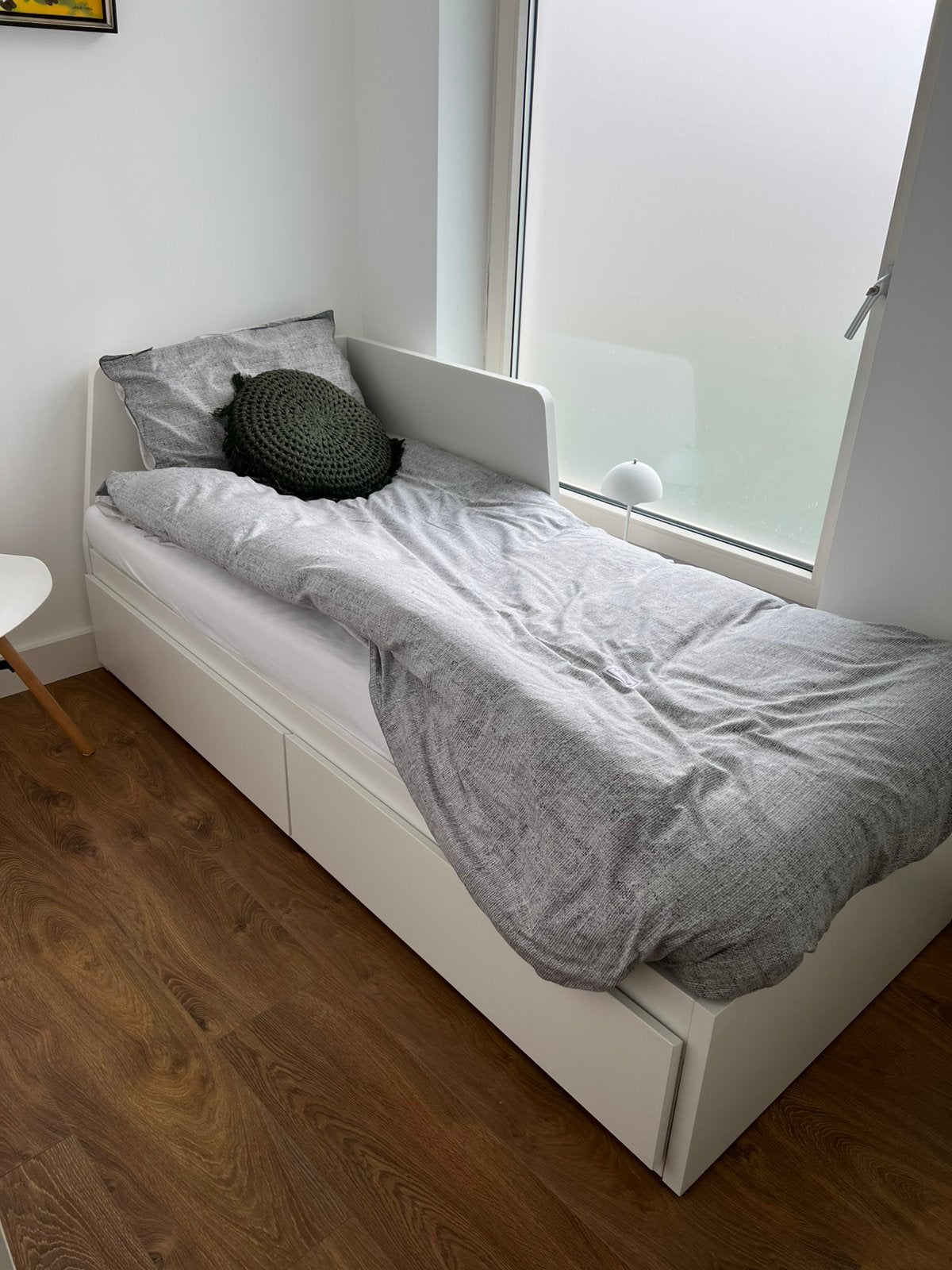 Bedbank van Ikea  FLEKKE, Ophalen, Eenpersoons, Wit, Zo goed als nieuw