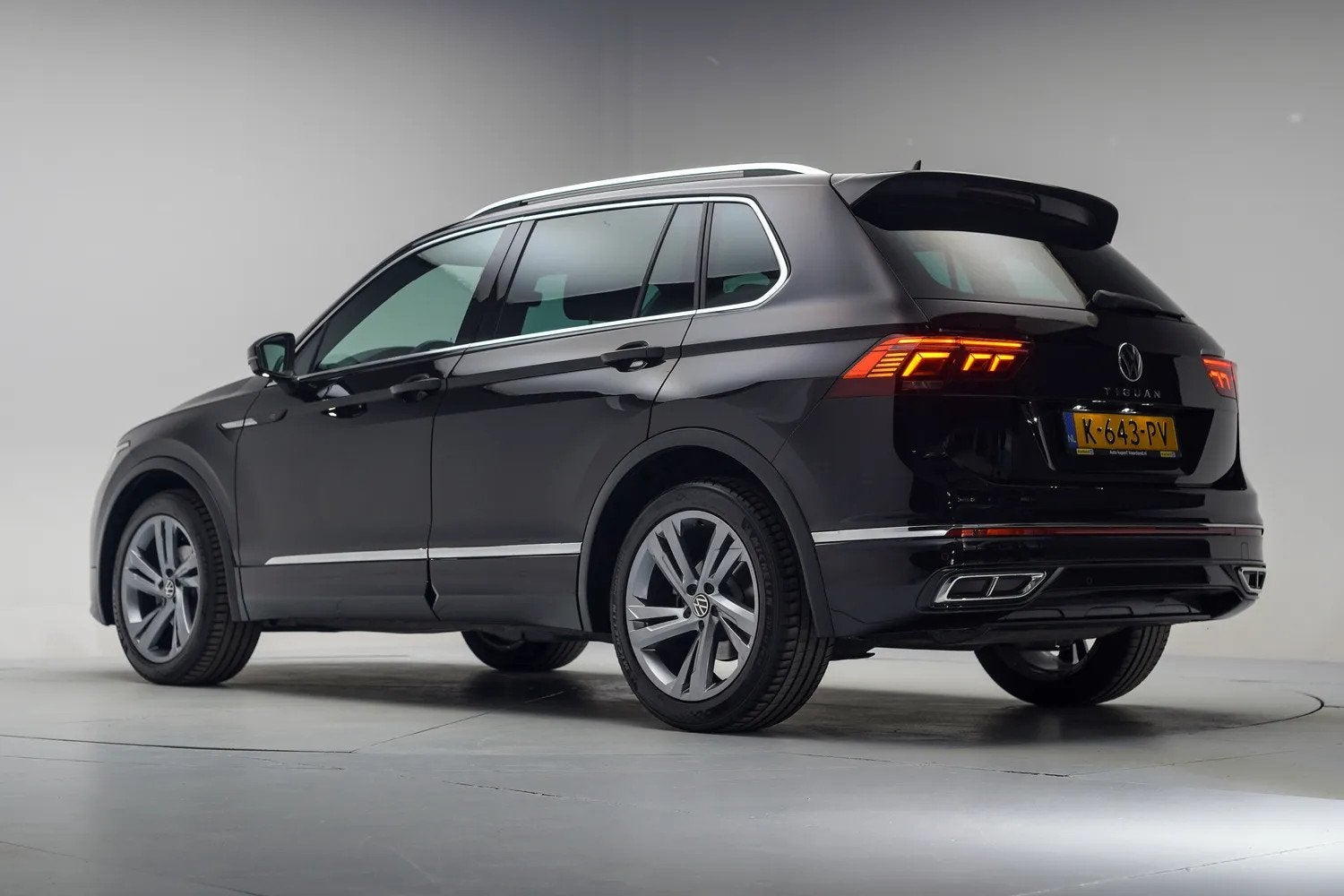 Volkswagen Tiguan 1.5 TSI R-Line Business+ Aut. [ Adapt.crui, Automaat, 1441 kg, 4 cilinders, 150 pk