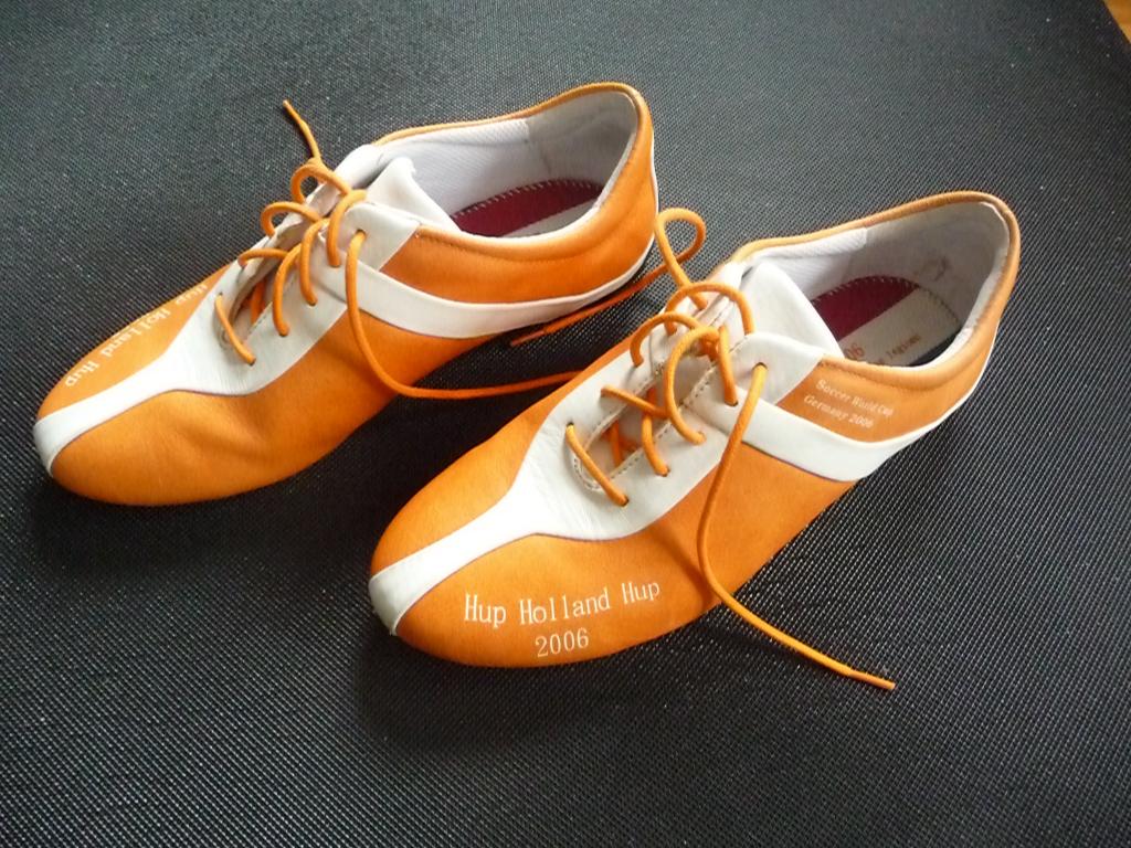 WK Voetbal 2006 Oranje supporter schoen maat 39/40, Ophalen of Verzenden, Nieuw, Overige binnenlandse clubs, Overige typen