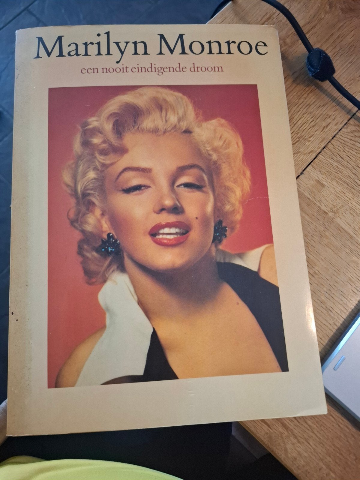 Marilyn Monroe - Een nooit eindigende droom (Guus Luijters), Ophalen of Verzenden, Gelezen, Film, Tv en Media