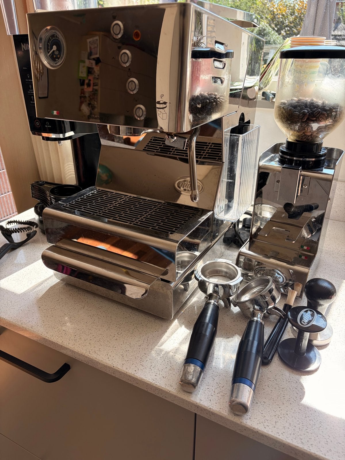 Quickmill koffiemachine met uitklopbak, bonenmaler en tamper, Stoompijpje, Gebruikt, Koffiemachine, Koffiebonen