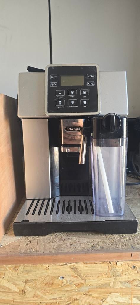 DeLonghi Perfecta Evo volautomatische espressomachine, Ophalen, Gebruikt, Espresso apparaat, 10 kopjes of meer