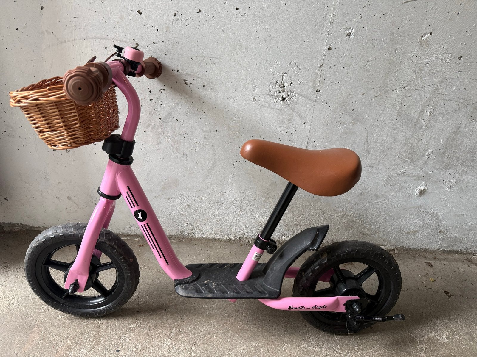 Roze loopfiets met mandje - Zo goed als nieuw, Ophalen, Zo goed als nieuw