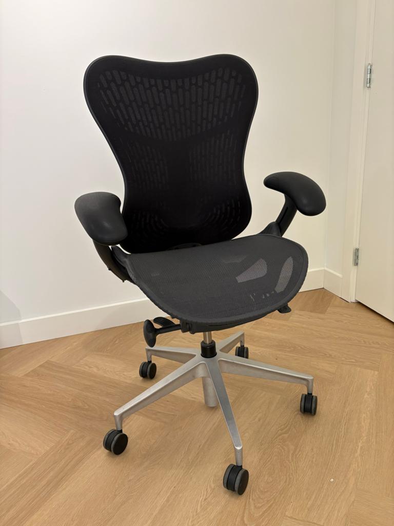 Herman Miller Mirra 2 bureaustoel - Graphite Mesh, Huis en Inrichting, Bureaustoelen, Gebruikt, Bureaustoel, Zwart, Ergonomisch