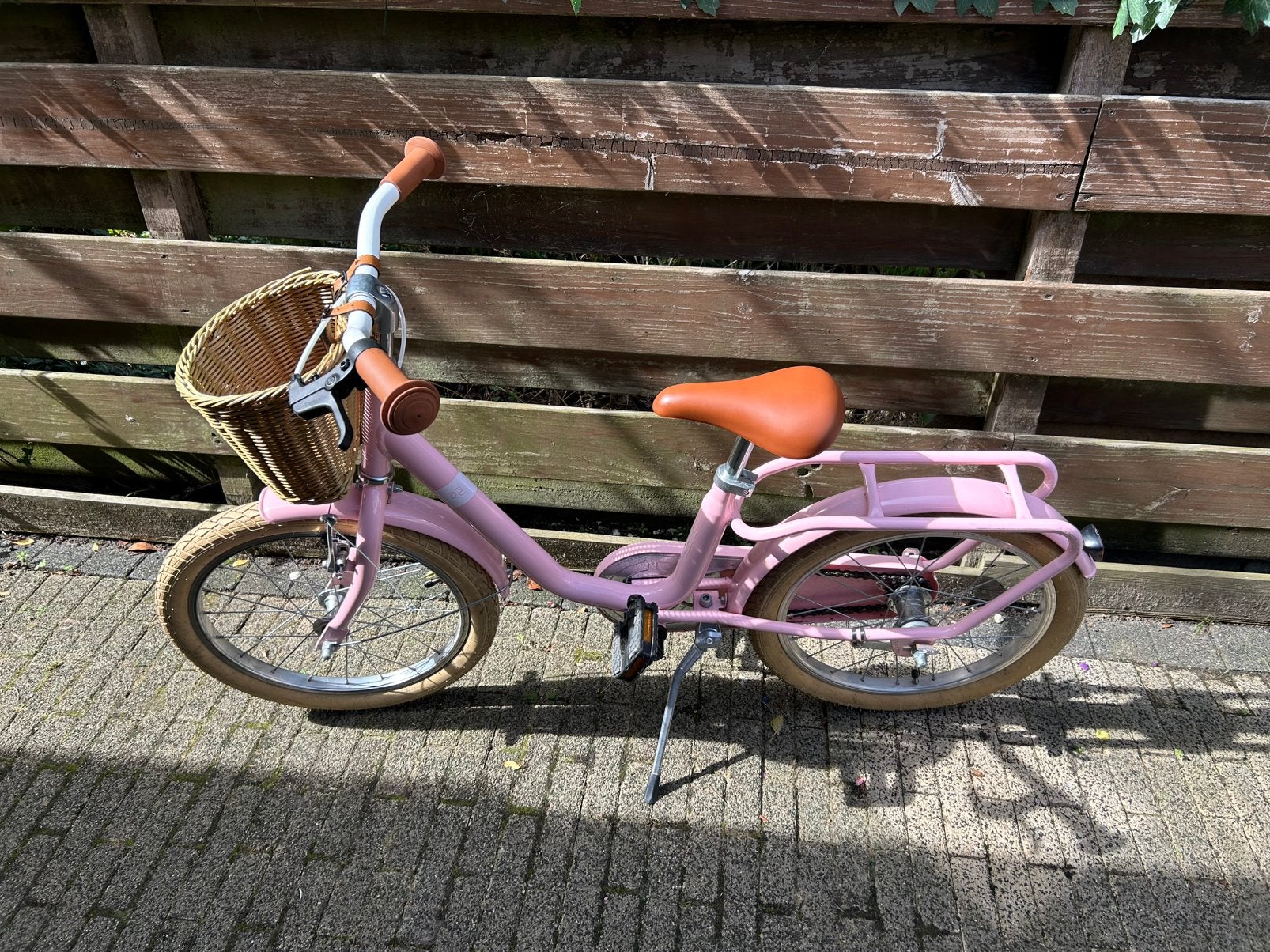Roze Puky Youke 18 inch, Ophalen, Zo goed als nieuw, Terugtraprem, 18 inch
