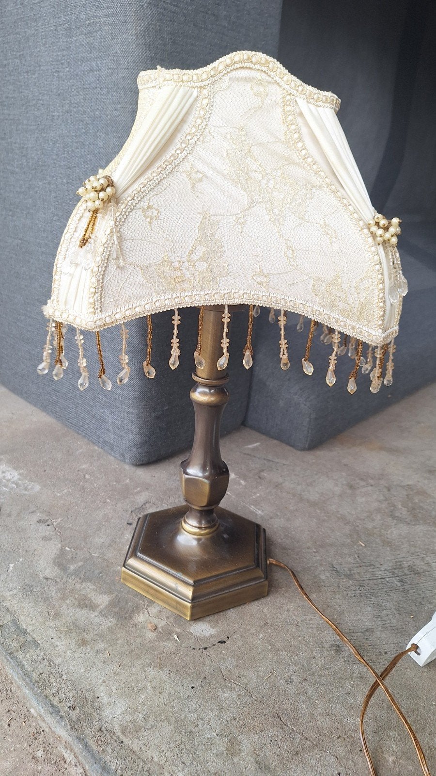 Vintage Brocante Tafellamp | Kanten Kap + Kralen & Pegels, Beige, Met schakelaar, Gebruikt, Overige merken