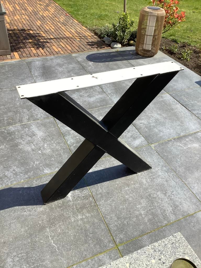 Zwarte metalen tafelpoot - X-vormig onderstel2 stuks, Ophalen, Tafelpoot, Gebruikt, 50 tot 100 cm