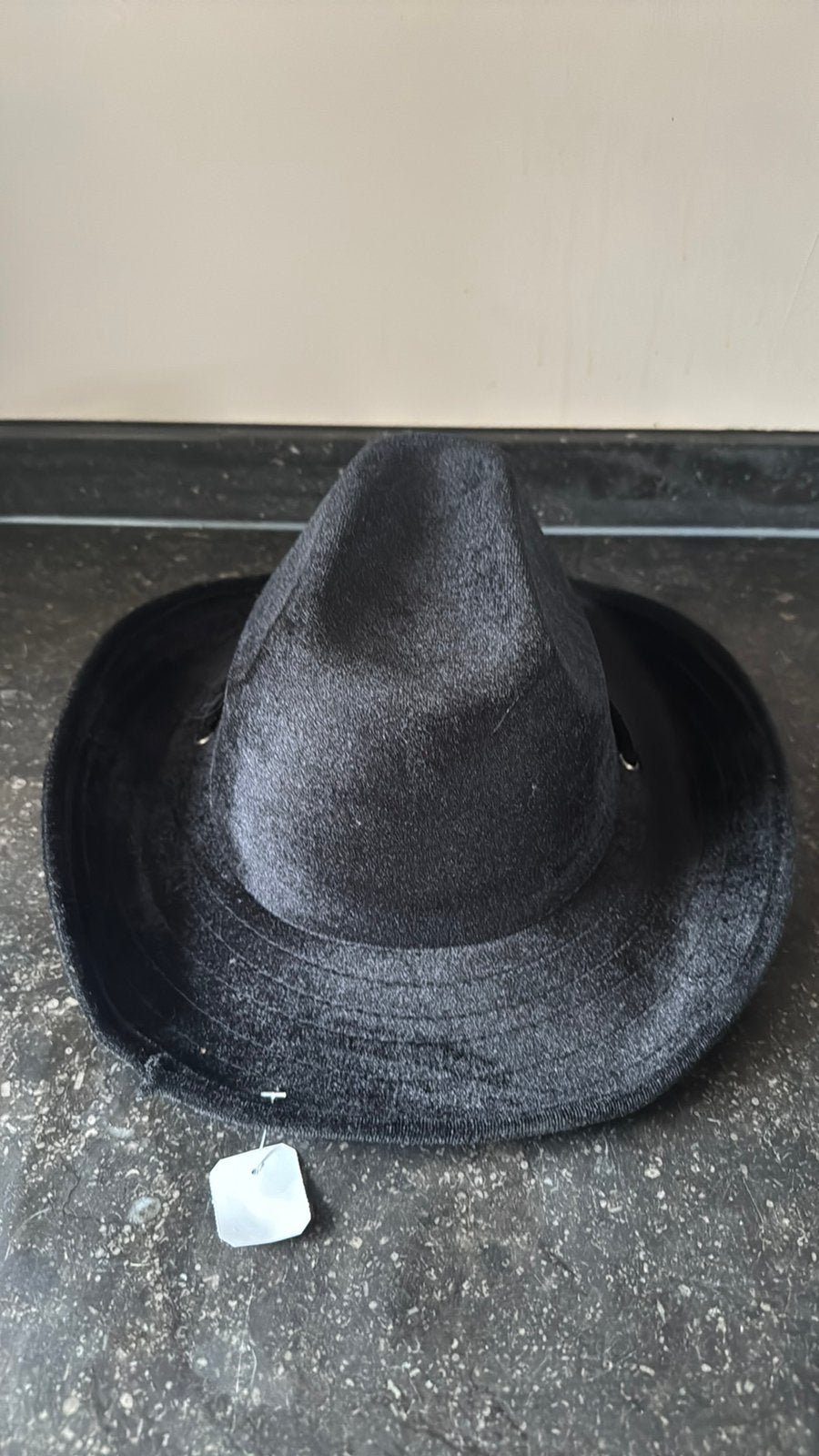Zwarte fluwelen cowboy hoed  5 euro p.s., Ophalen of Verzenden, Zo goed als nieuw