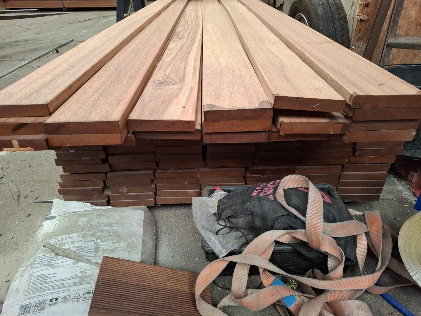 Partij 19 st hardhout vlonderplanken 335x14x2.5 cm bezorgen, Tuin en Terras, Ophalen, Nieuw, A, Hout