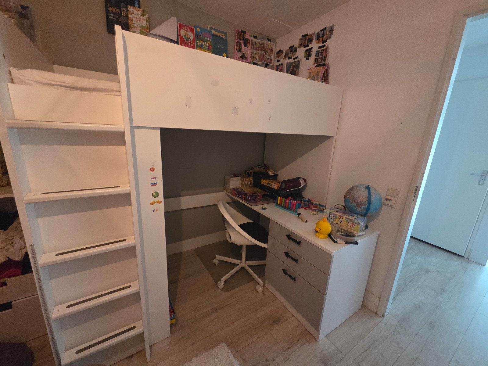 Ikea Smastad Witte Hoogslaper met Bureau en Opbergruimte, Huis en Inrichting, Slaapkamer | Stapelbedden en Hoogslapers, Gebruikt