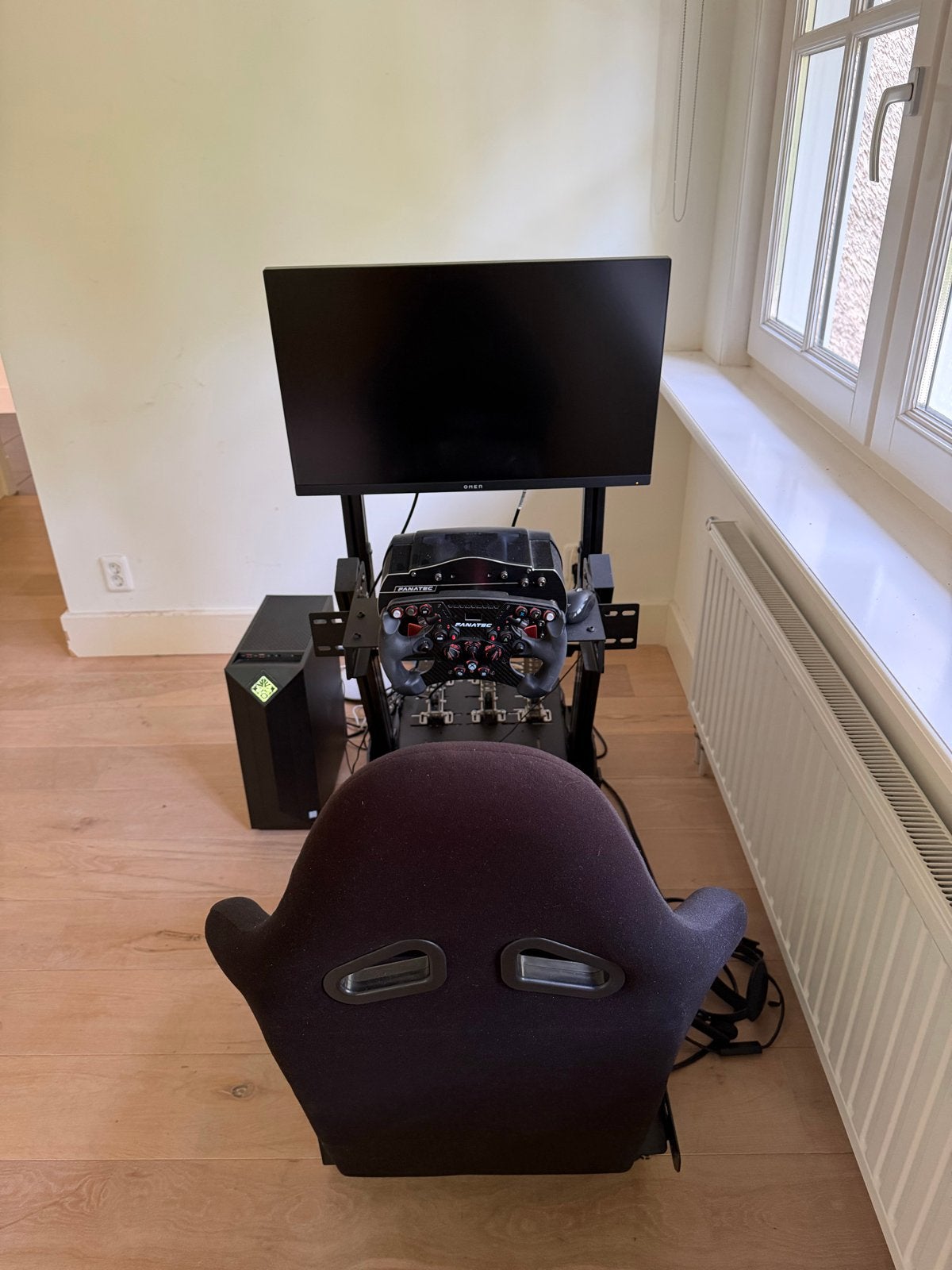 Foto 6 van Complete Sim Racing Setup: HP Omen, Fanatec, Heusinkveld, VR