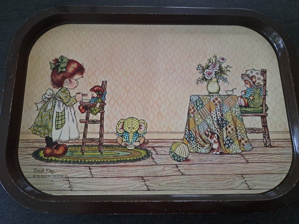 Vintage Sarah Kay dienblad - 28 x 31 cm, Huis en Inrichting, Gebruikt, Ophalen of Verzenden, Dienblad, Rechthoekig