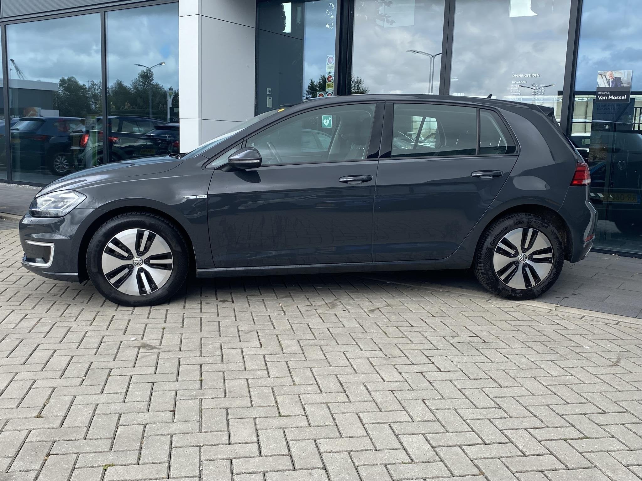 Volkswagen e-Golf e-Golf, 12 maanden, Gebruikt, Zwart, 231 km