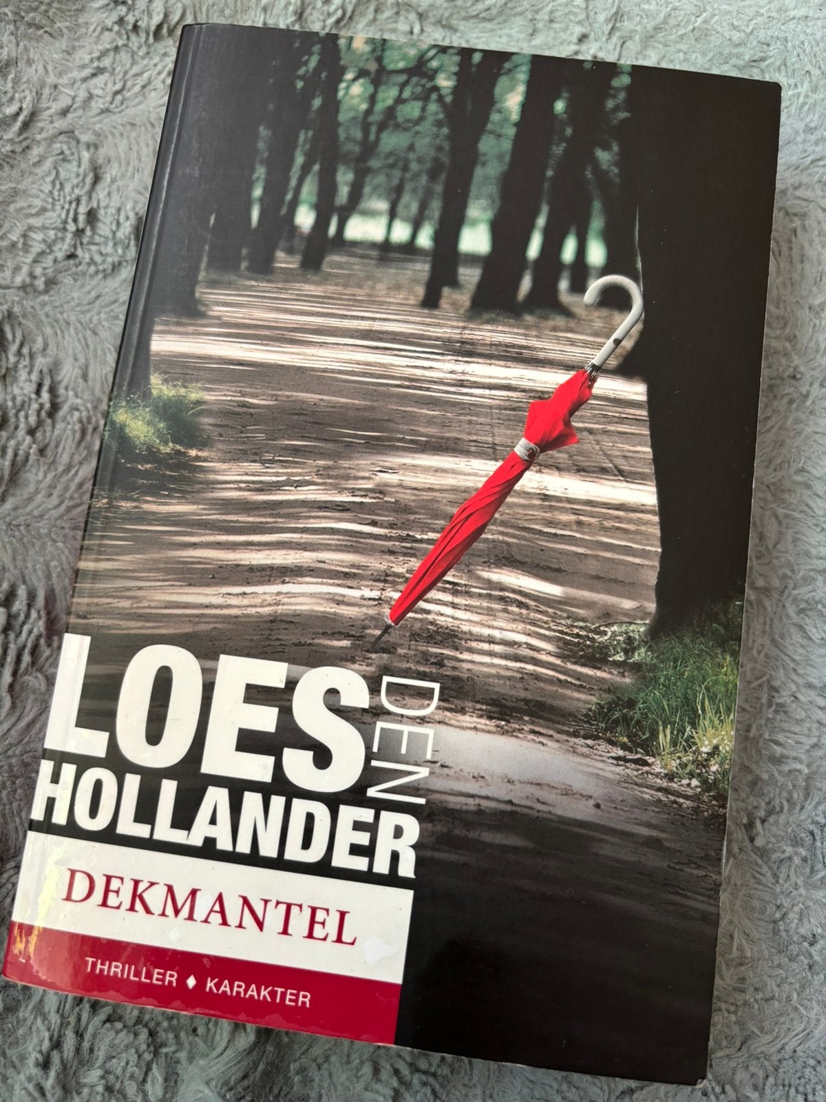 Loes den Hollander, “Dekmantel”, Ophalen of Verzenden, Zo goed als nieuw