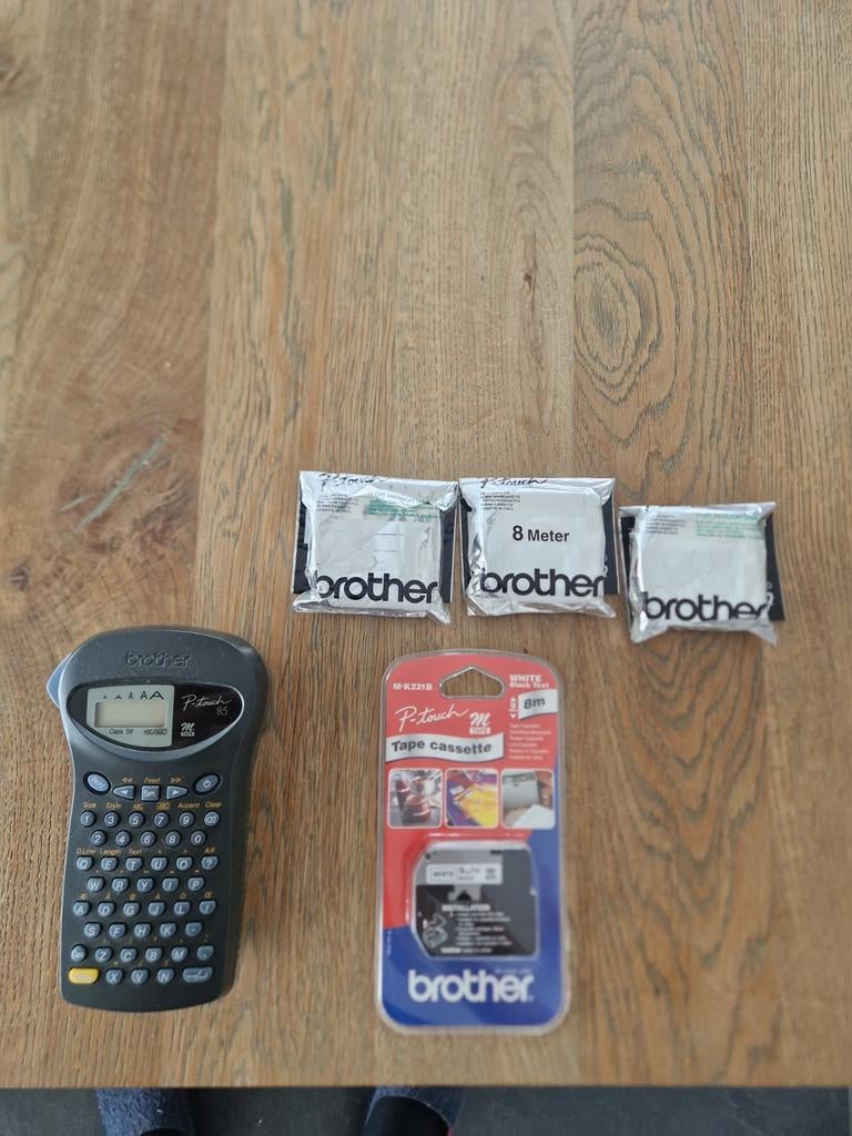 Brother P-Touch 85 labelprinter met extra tape cassettes, Computers en Software, Labelprinters, Gebruikt, Qwerty, Ophalen of Verzenden
