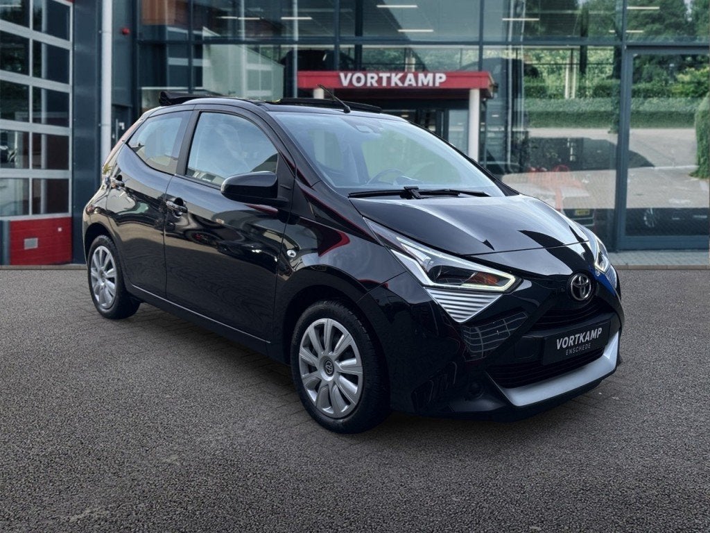 Toyota AYGO 1.0 VVT-i x-play cabrio AIRCO/CAMERA/NAP/CARPLAY, Voorwielaandrijving, Gebruikt, Zwart, Bedrijf