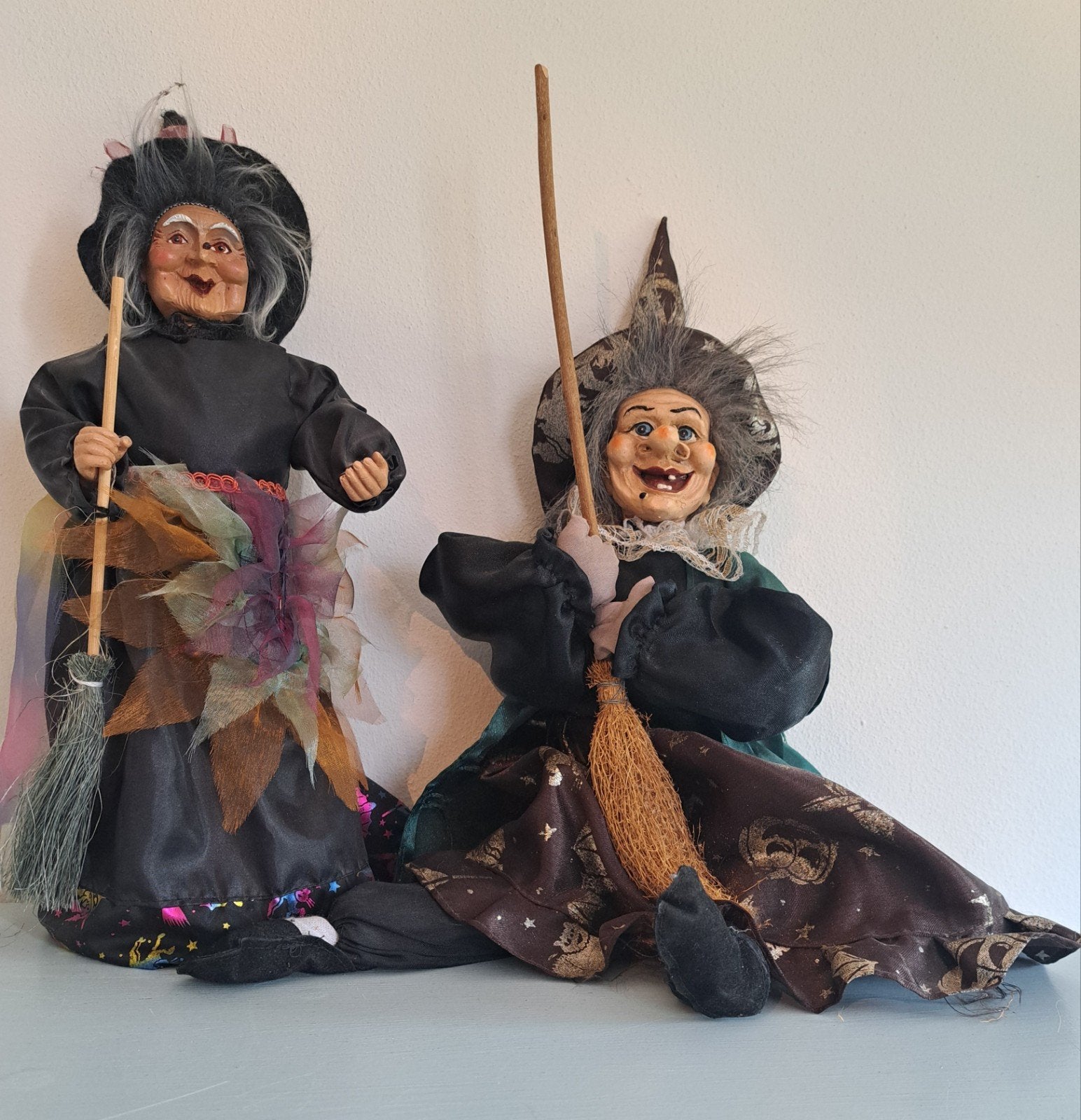 Set van 2 Heksen Poppen - Halloween Decoratie, Ophalen of Verzenden, Gebruikt, Overige typen