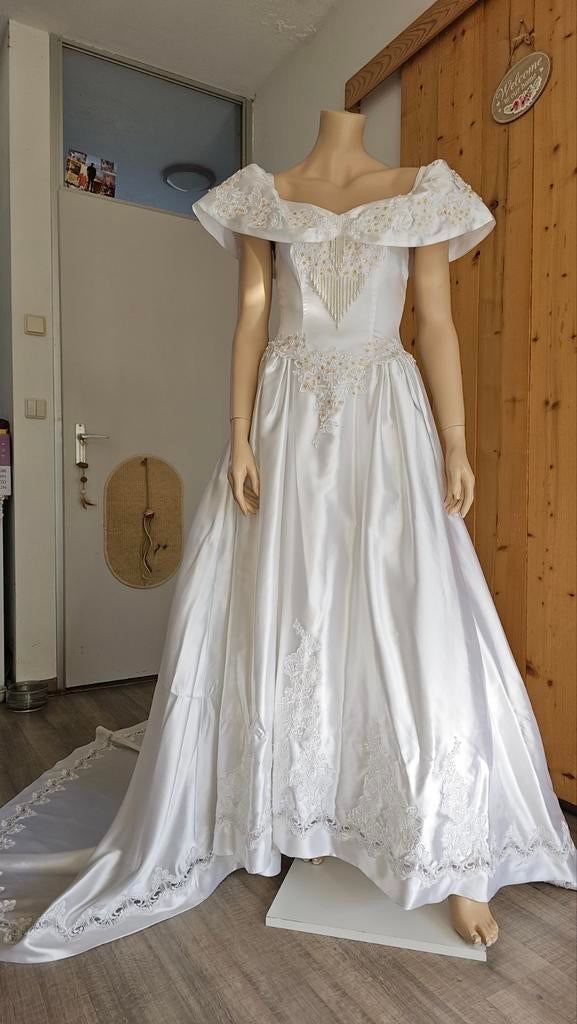 Vintage Satijnen Trouwjurk Maat S - Perfecte Staat, Kleding | Dames, Trouwkleding en Trouwaccessoires, Ophalen of Verzenden, Zo goed als nieuw