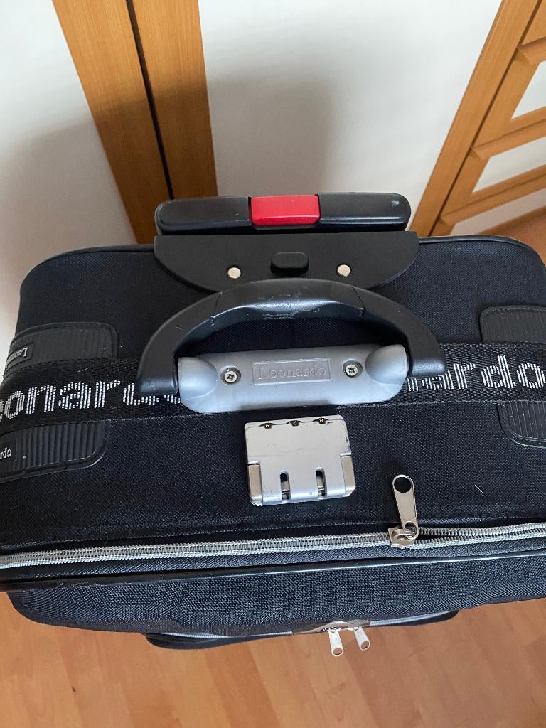 te koop in prima staat koffer van merk LEONARDO:, Wieltjes, Overige materialen, Gebruikt, 50 tot 60 cm