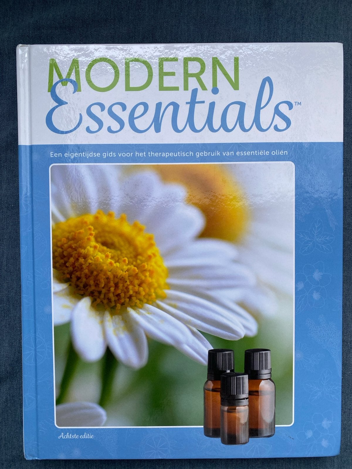 Modern Essentials: Essentiële Oliën Gids (Achtste Editie), Boeken, Ophalen of Verzenden, Zo goed als nieuw, Kruiden en Alternatief