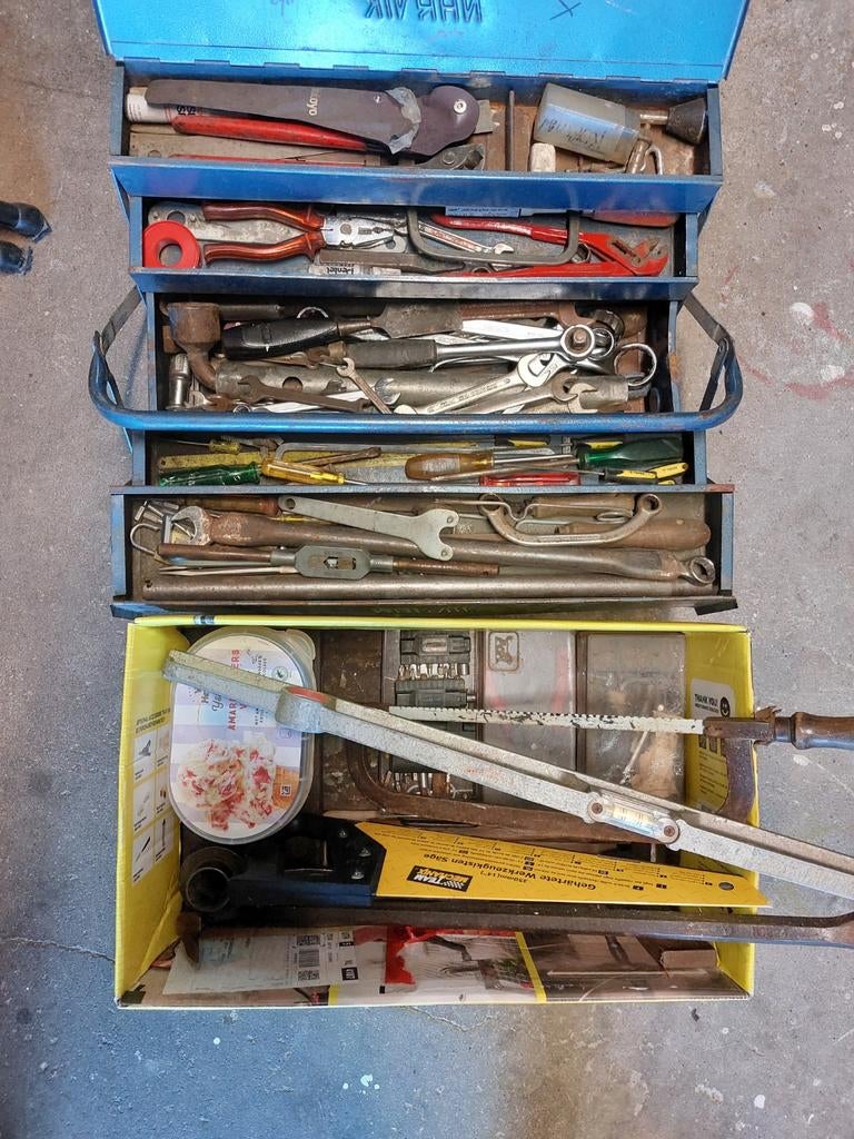 Gereedschapskist tjokvol met handgereedschap., Ophalen, Gebruikt
