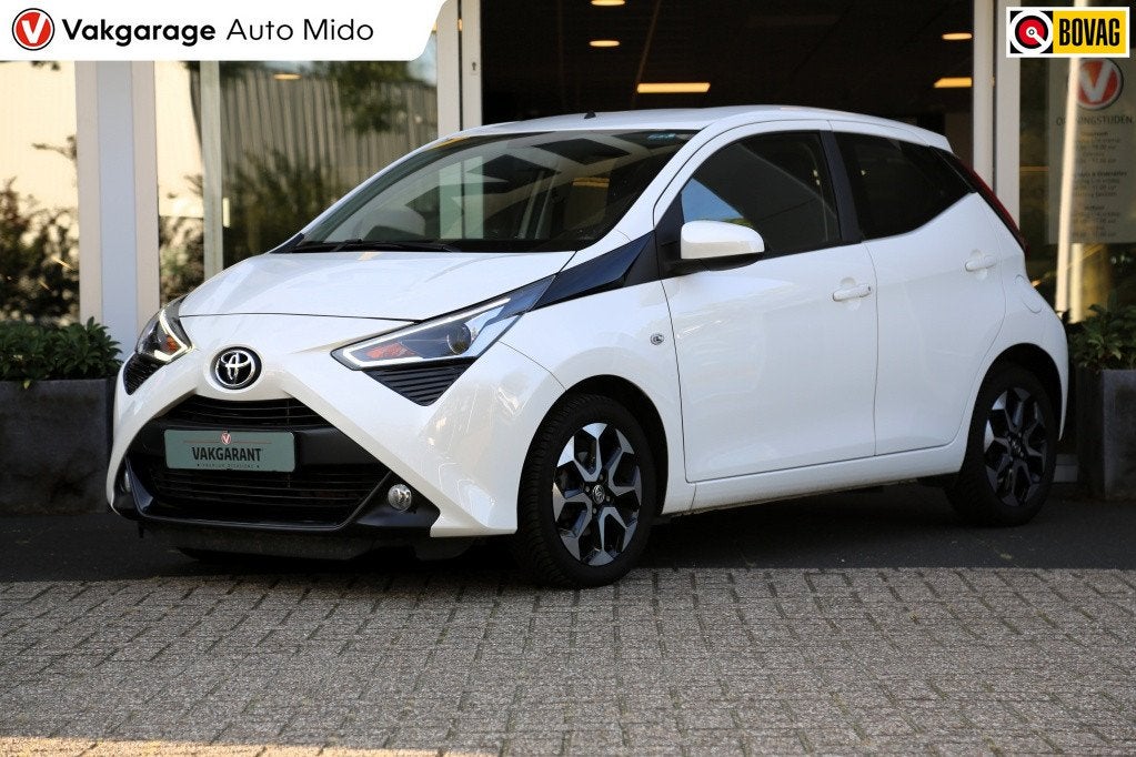 Toyota Aygo 1.0 VVT-i AUTOMAAT X-play club (bj 2019), Auto's, Automaat, Gebruikt, 4 stoelen, Wit