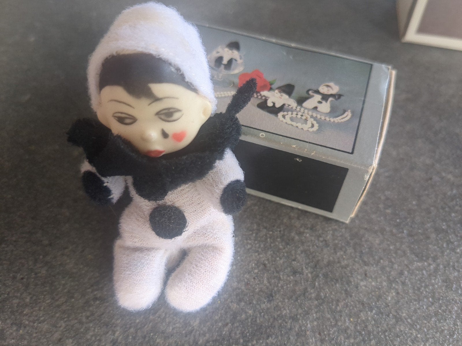 Vintage Harlekijn Popje in Doos - Zwart Wit, Verzamelen, Ophalen of Verzenden, Gebruikt, Pop