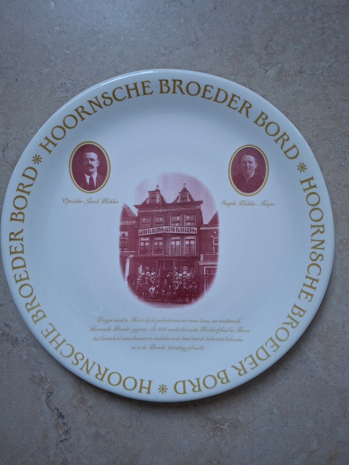 Aardewerk Hoornse Broederbord nieuw in doos 31cm doorsnee., Ophalen, Nieuw, Schaal of Schalen, Overige stijlen