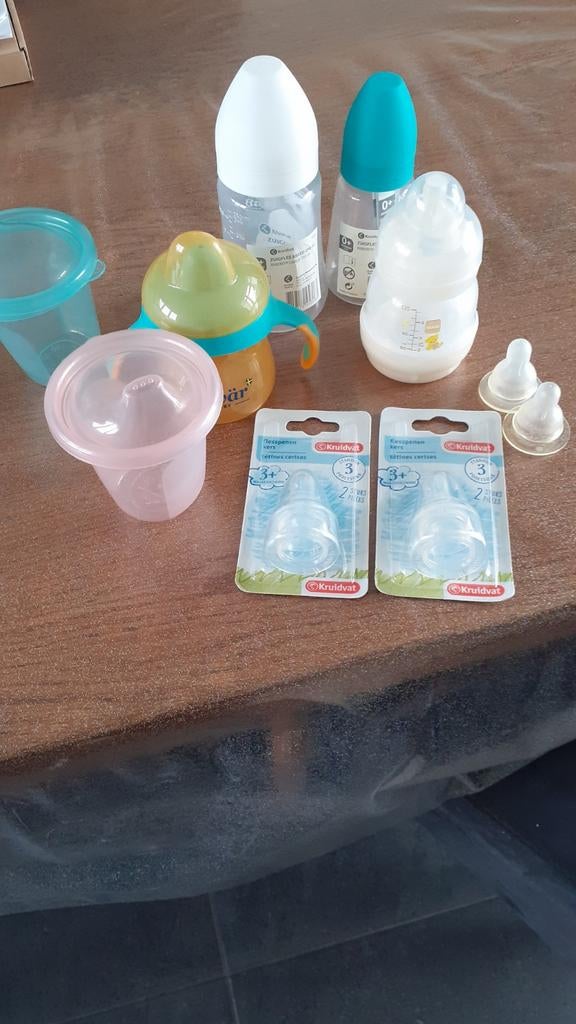 Flesjes ,speentjes voor fles ,drinkbekers lepeltjes, Ophalen, Nieuw, Overige typen