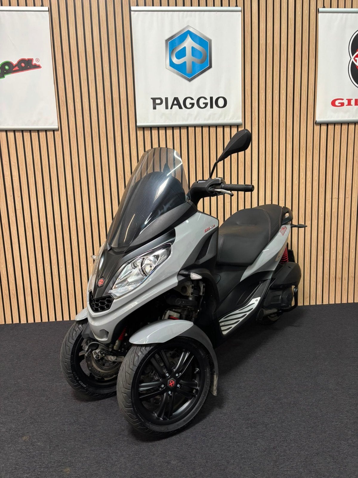 Piaggio MP3 300 LT HPE ABS ASR 2019 Akrapovic Autorijbewijs, Motoren, Bedrijf, Sport, Automaat, 1 cilinder