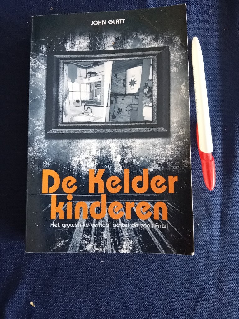 De Kelderkinderen., Ophalen of Verzenden, Gelezen