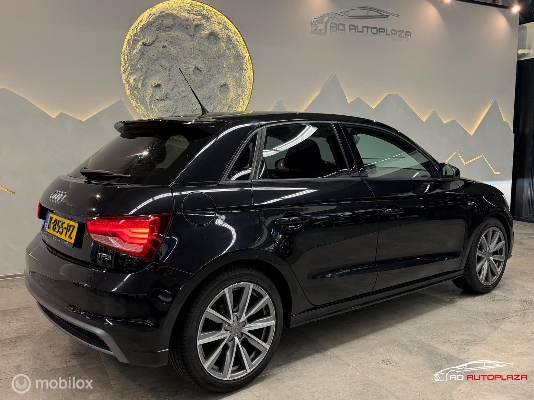 Audi A1 Sportback 1.2 TFSI S-line LED/Navigatie/Bluetooth/PD, Auto's, Audi, Voorwielaandrijving, Euro 5, Zwart, 4 cilinders