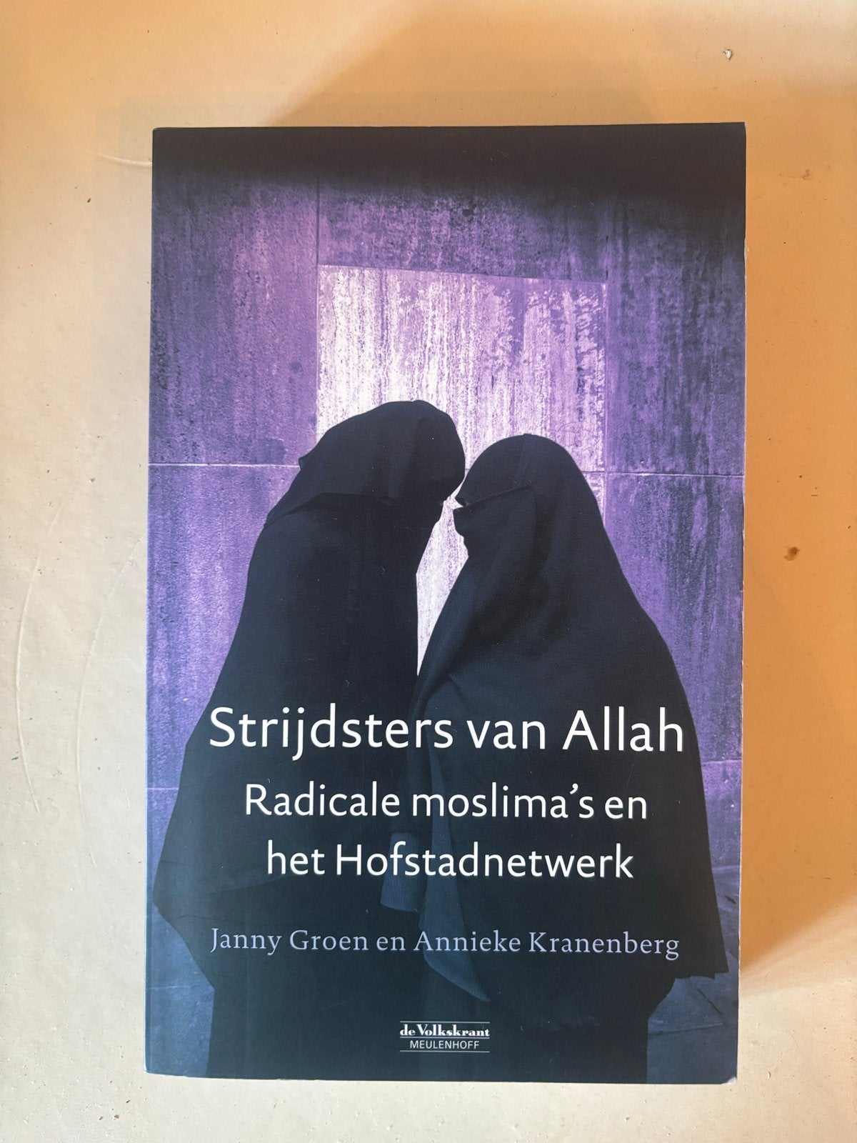 Strijdsters van Allah: Radicale moslima's en het Hofstadnetw, Ophalen of Verzenden, Zo goed als nieuw, Nederland