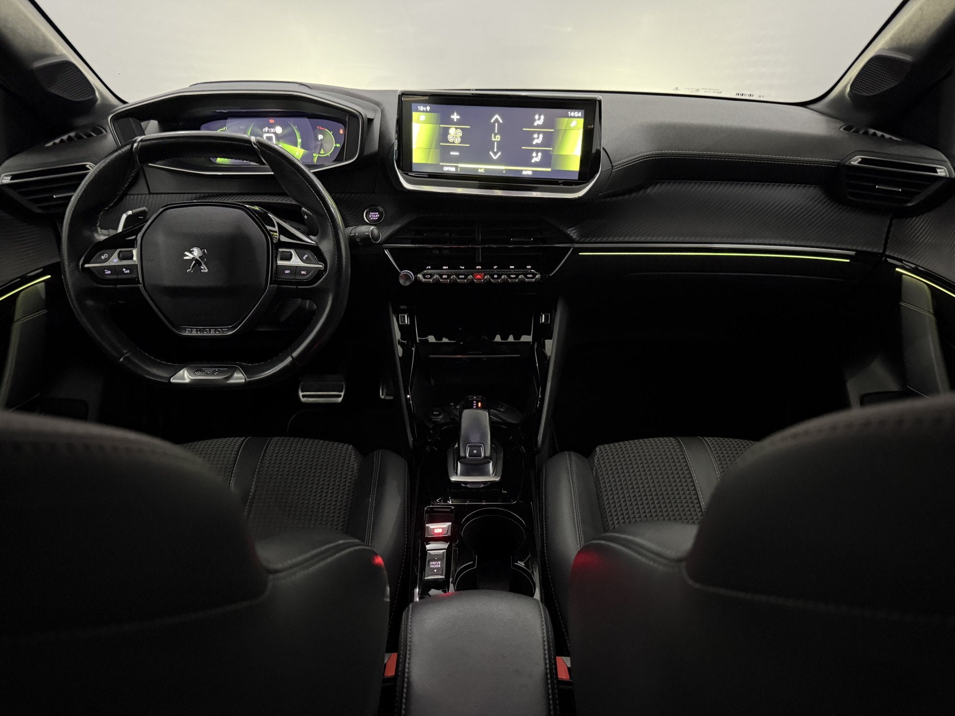 Peugeot 208 1.2 PureTech GT-Line Camera, Navi, Keyless start, Auto's, Peugeot, 101 pk, Gebruikt, Euro 6, Leder en Stof