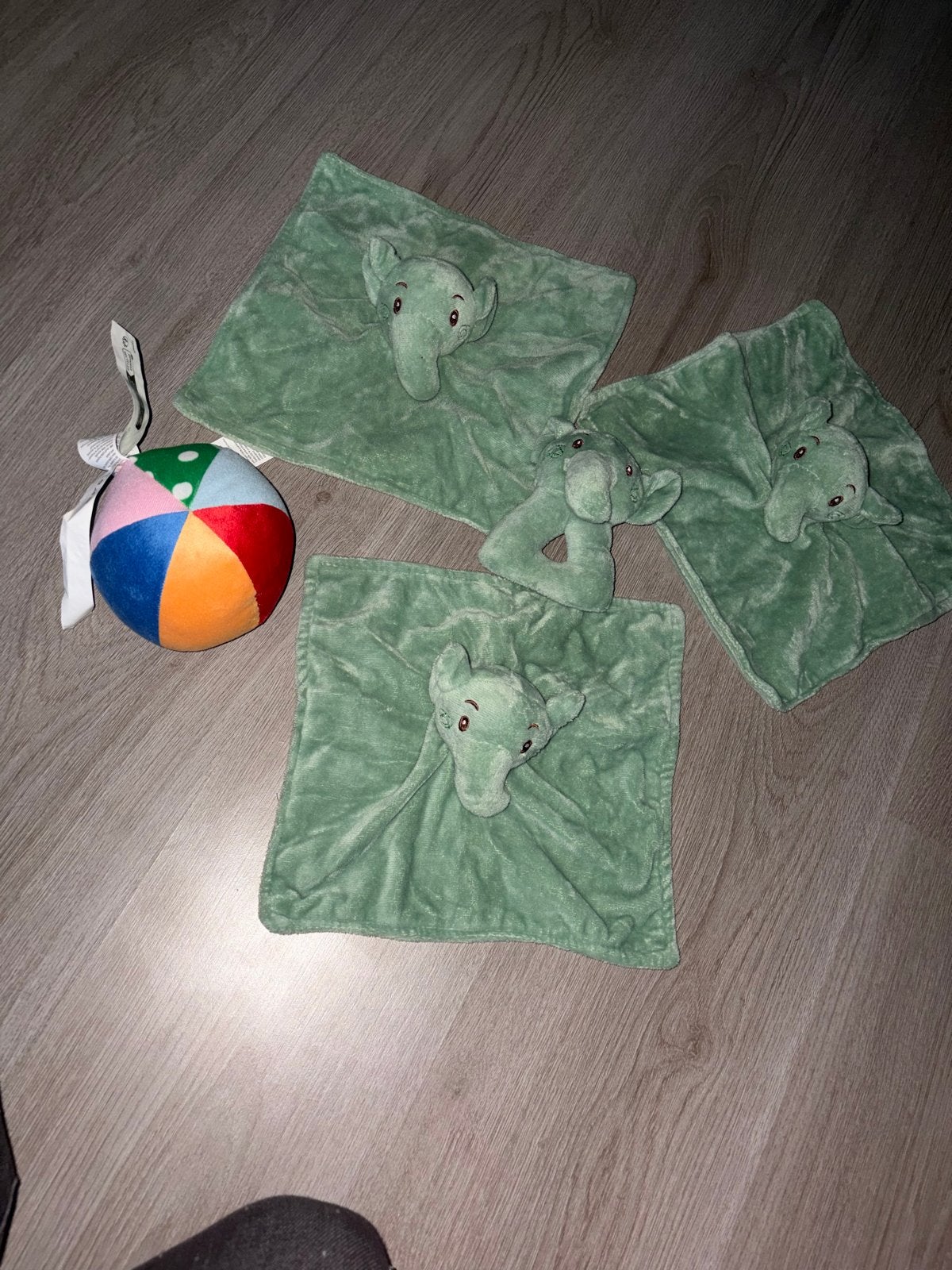 Baby speelgoed set: knuffeldoekjes en bal, Ophalen, Nieuw, Rammelaar, Met geluid