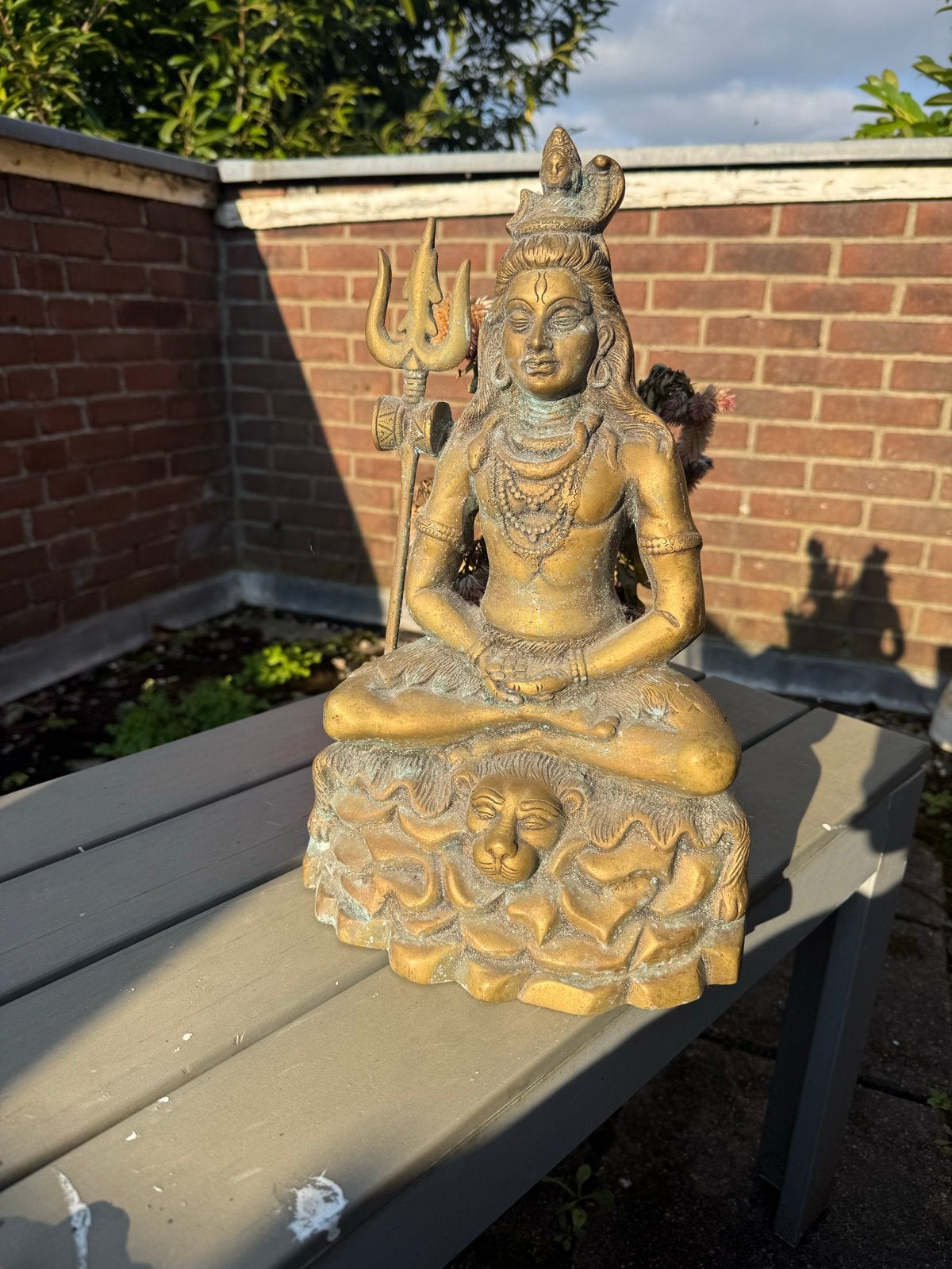 Bronzen Shiva beeld - Mediterende Shiva met drietand, Antiek en Kunst, Ophalen of Verzenden, 20 - 50 cm, Beeld, Goud