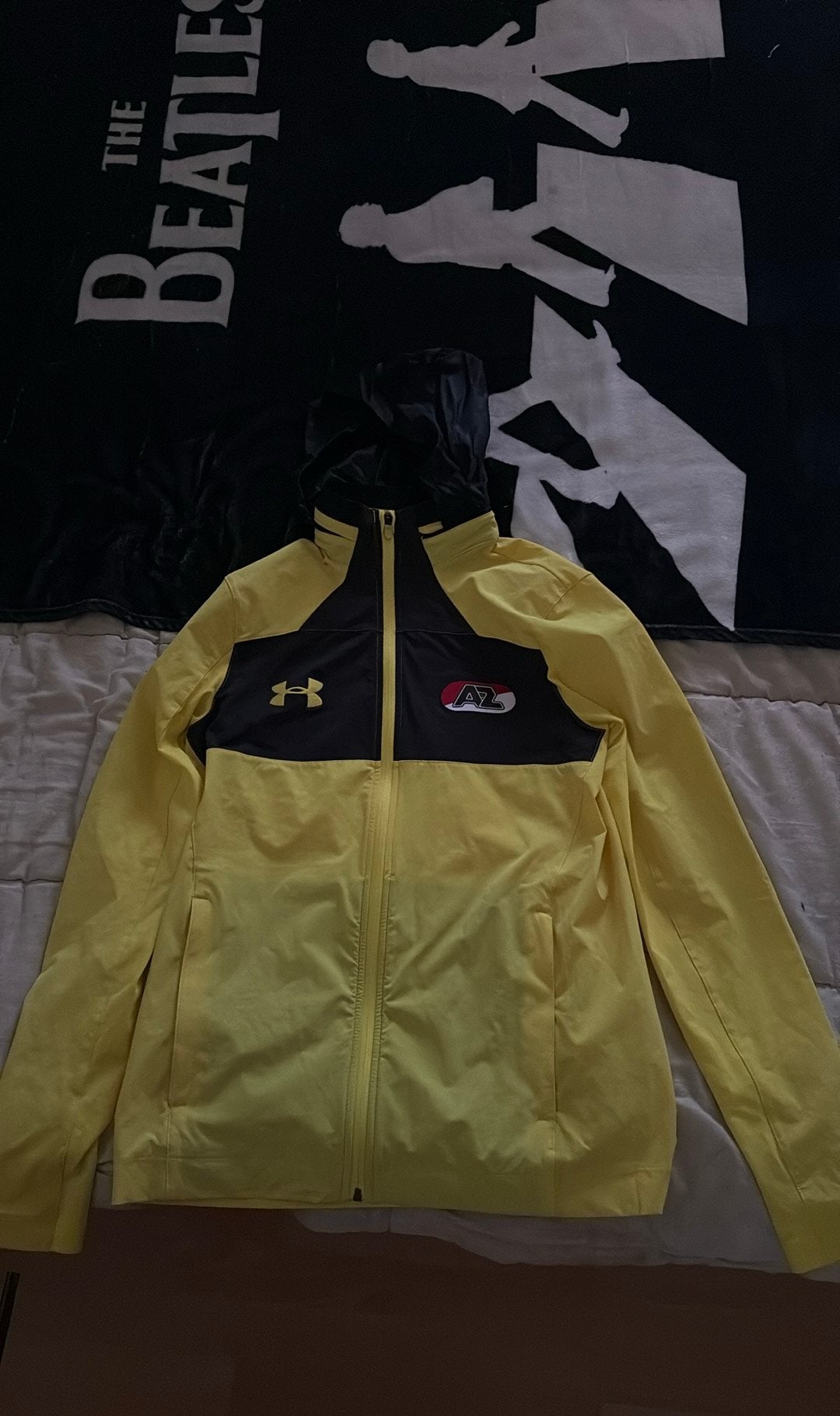 Under Armour AZ Sportief Jas - Geel/Zwart, Ophalen of Verzenden, Gedragen, Overige maten, Geel