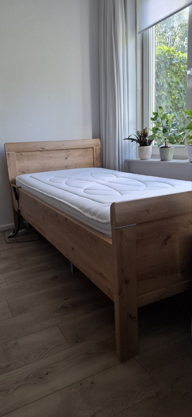 Comfort Seniorenbed met Elektrisch Verstelbare Lattenbode, Eenpersoons, 210 cm, Ophalen of Verzenden, Zo goed als nieuw