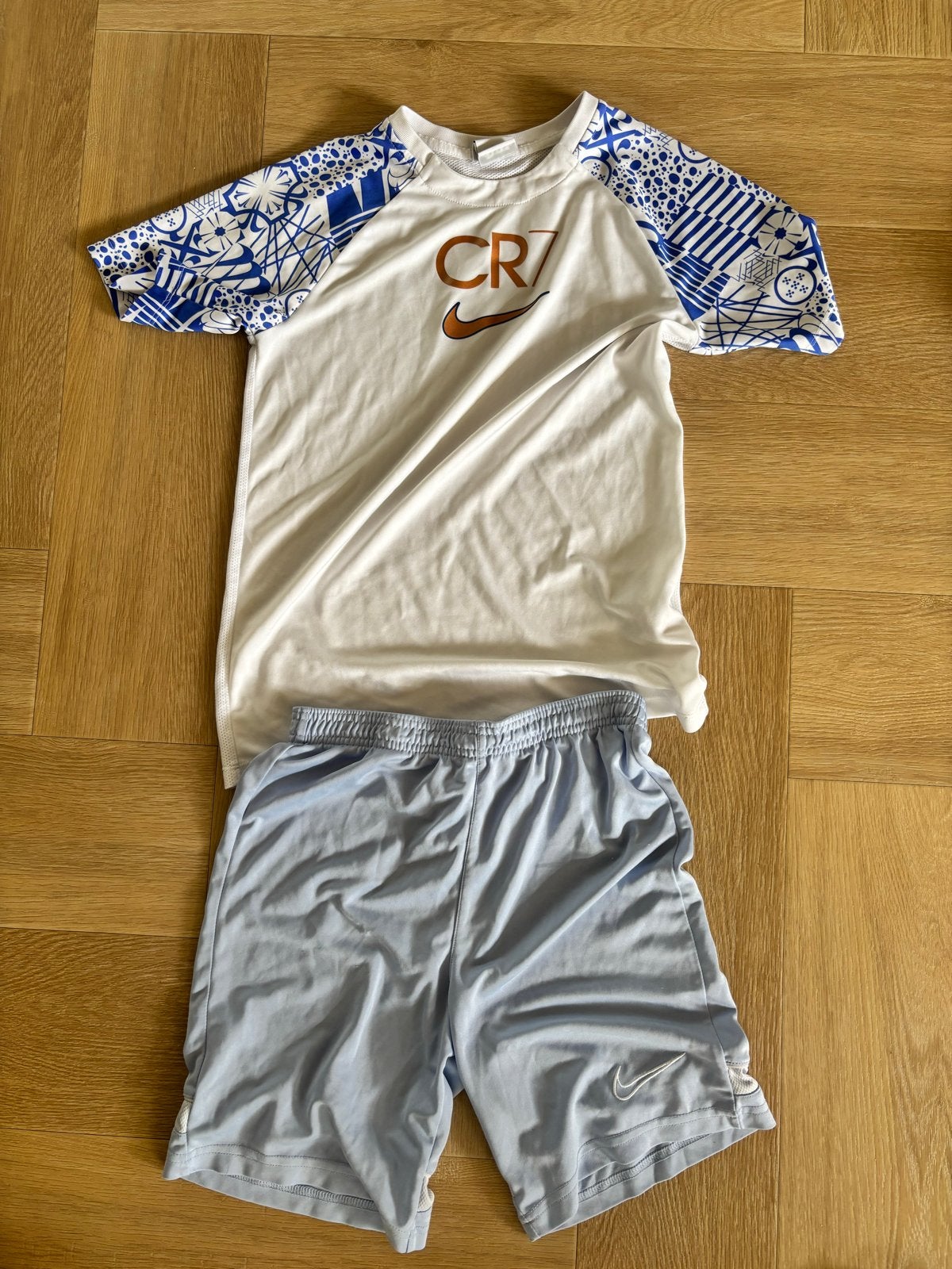 Nike CR7 Voetbaltenue - Shirt en Broekje (Maat L), Ophalen of Verzenden, Zo goed als nieuw, Jongen, Sport- of Zwemkleding