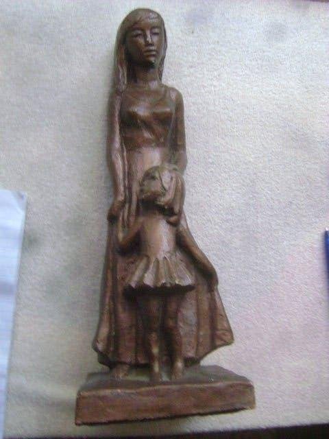 beeldje--moeder en kind--leonarde art, Ophalen of Verzenden